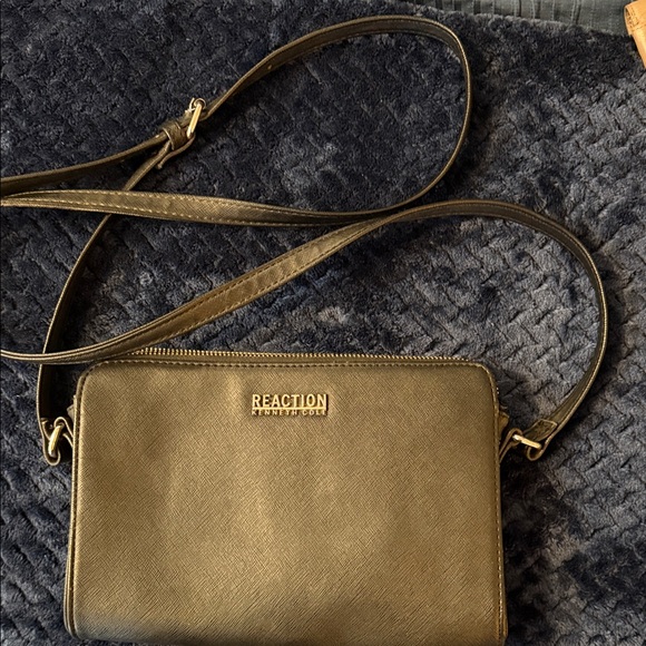 Kenneth Cole Reaction Metallic Gold Crossbody Bag - Picture 1 of 3